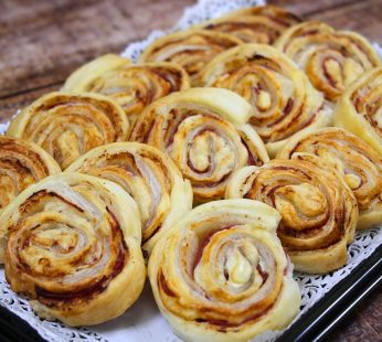 Blätterteigrollsbox 15 Stück Rauchschinken und Käse